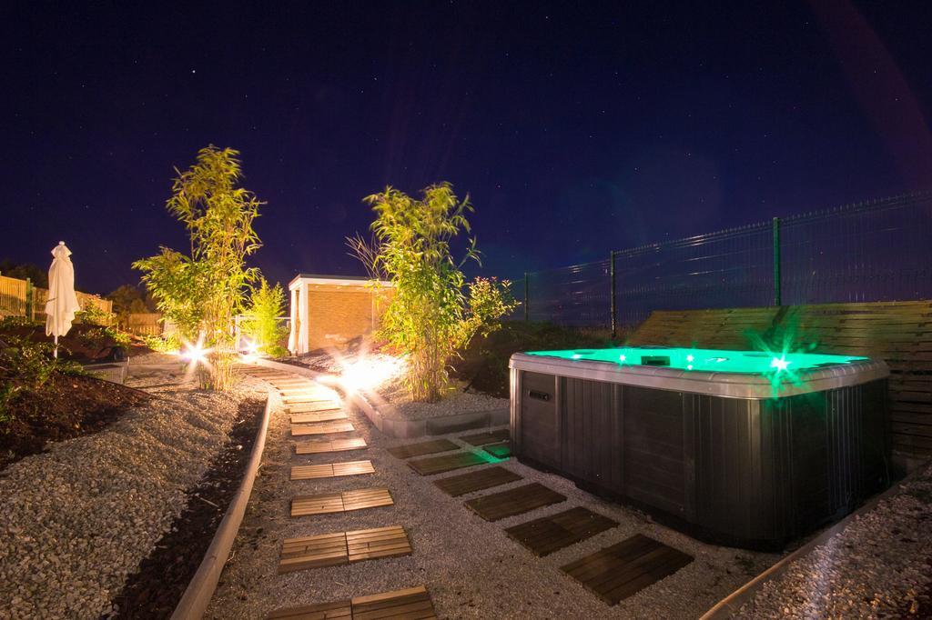 Camping Adria Mobile Homes In Camping Kastanija Новиград Экстерьер фото