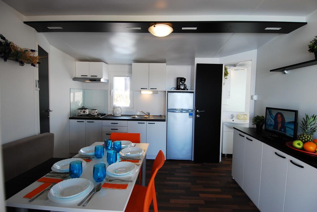 Camping Adria Mobile Homes In Camping Kastanija Новиград Экстерьер фото