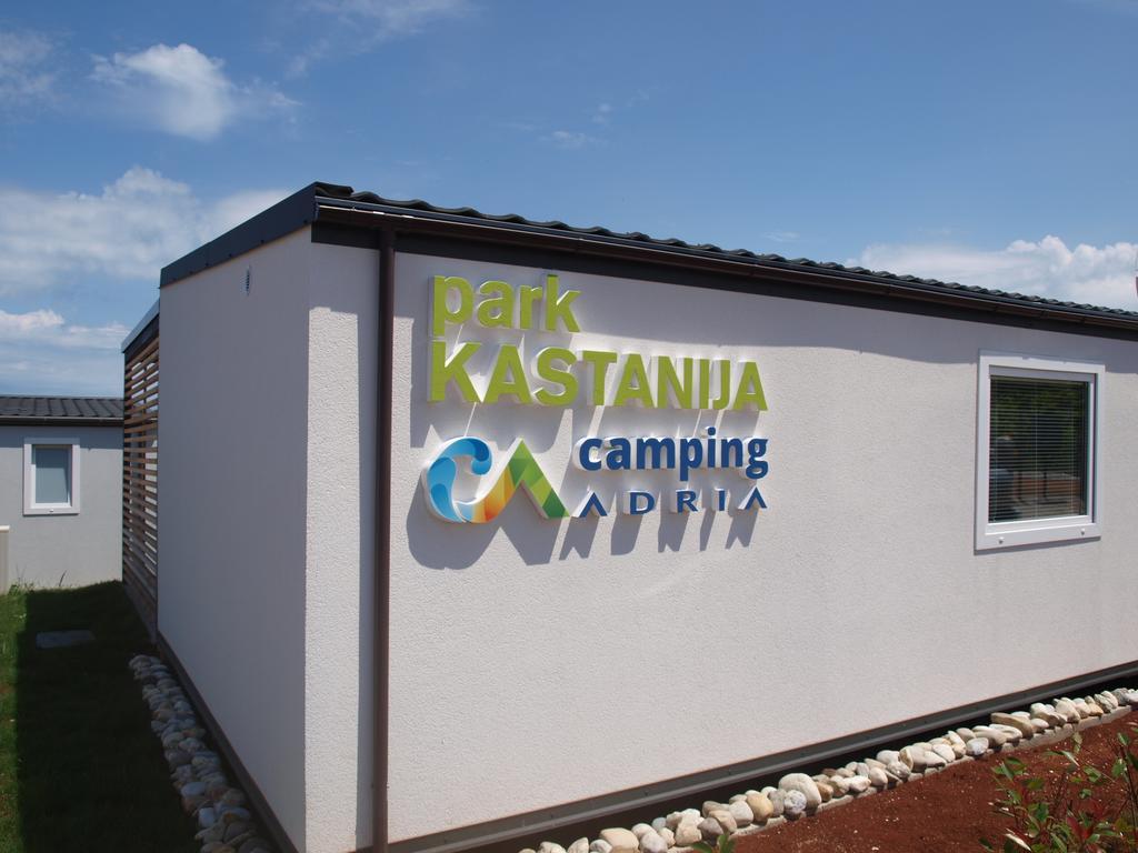 Camping Adria Mobile Homes In Camping Kastanija Новиград Экстерьер фото